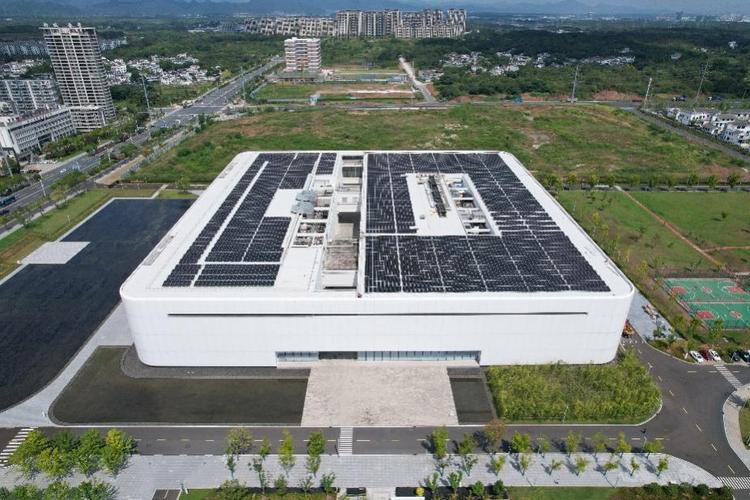 黃山超級工廠推廣使用太陽能路燈等新能源,節能降耗;對生產線進行節能